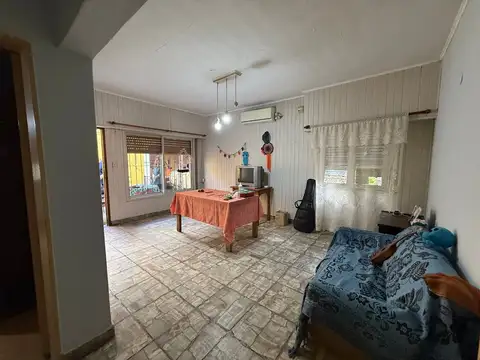 Casa 4 ambientes con 1 baño