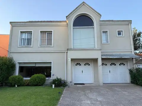Casa 5 ambientes con 3 baños