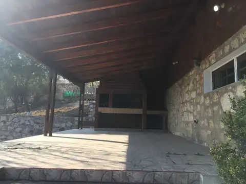 Casa 7 ambientes con 2 baños
