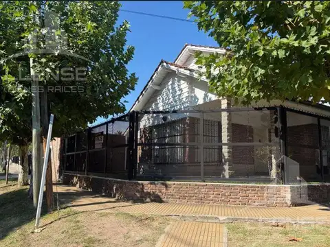 Casa 3 ambientes con jardín en venta - APTO CREDITO -  Quilmes