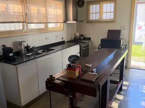 Casa 3 ambientes con jardín en venta - APTO CREDITO -  Quilmes
