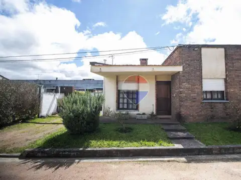 VENTA CASA 2 DORM. EN COMPLEJO, LAGOMAR NORTE