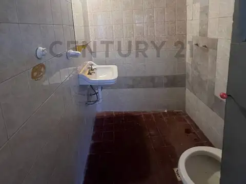 Casa 5 ambientes con 1 baño
