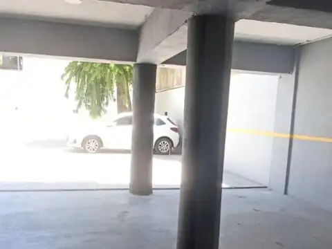 COCHERA CUBIERTA EN EDIFICIO