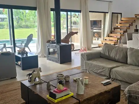 Casa en Alquiler Temporal con 1 cochera