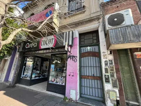 Tipo casa 4 ambientes contrafrente con patio