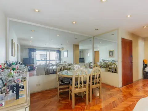 DEPARTAMENTO PISO de 5 AMBIENTES RECOLETA CON BALCON Y BAULERA EN VENTA