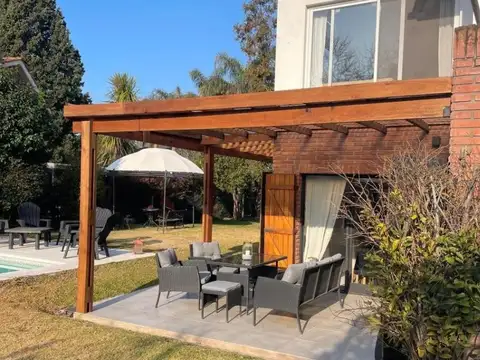 Casa en Alquiler con 1 cochera