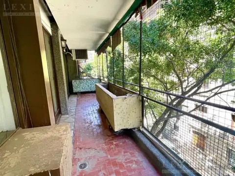 BALCON CORRIDO - LUMINOSO - BELGRANO – CATEGORÍA  VENTA - 4 AMBIENTES   COCHERA