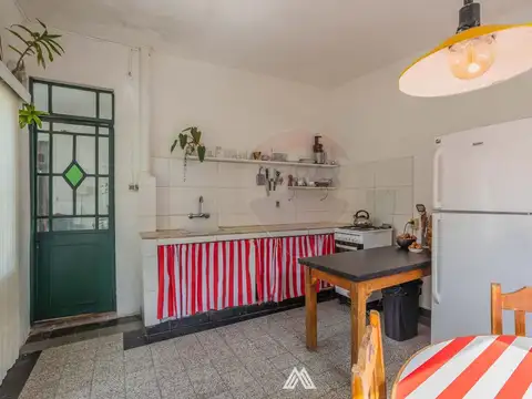 Casa 10 ambientes con 4 baños