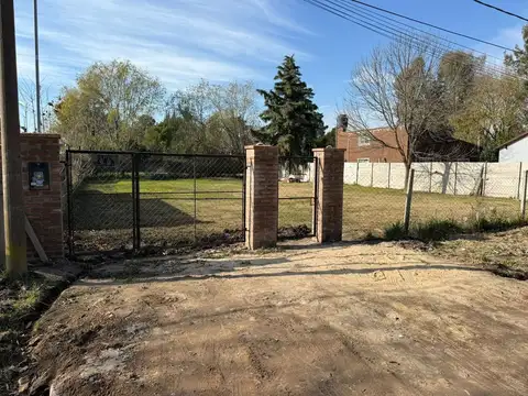 Venta. Lote 740 m2 con mejoras. Parque Sakura. Exaltacion de la Cruz