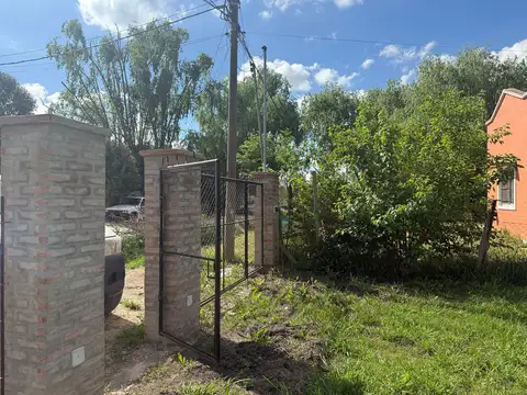 Venta. Lote con mejoras. Parque Sakura. Exaltacion de la Cruz .