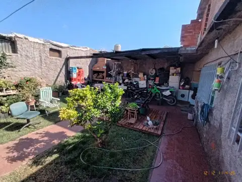 Casa 6 ambientes con 2 baños