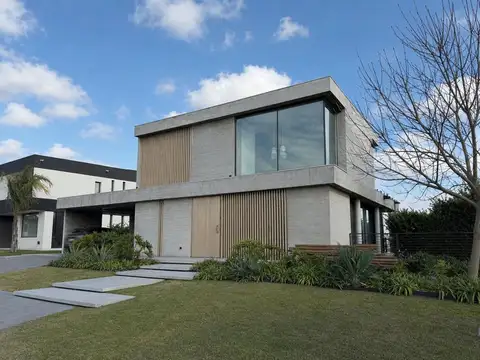 CASA EN VENTA TERRALAGOS EZEIZA A LA LAGUNA