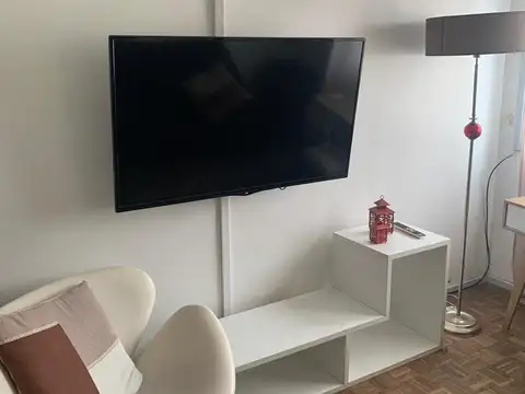 La Rioja al 900 entre Estados Unidos y Carlos Calvo.