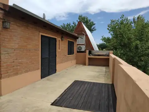 Casa 6 ambientes con 2 baños