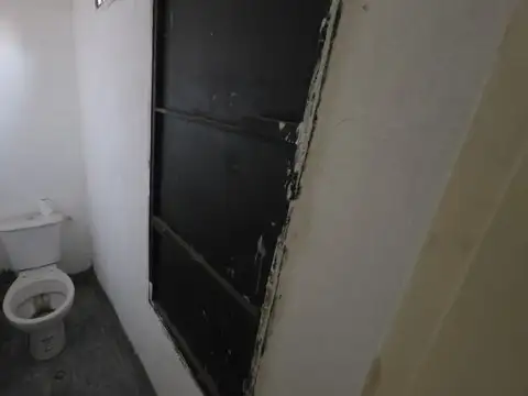 LOCALES A LA VENTA EN OPORTUNINDAD SOBRE CALLE IMPORTANTE EN ITUZAINGO - BS.AS.