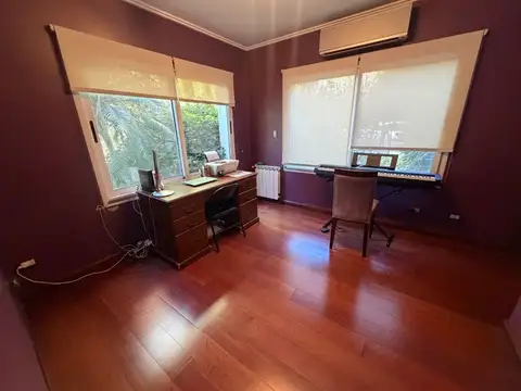 Casa en Venta en Abril Club De Campo, USD 770.000