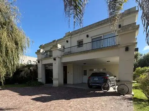Casa en Venta de 5 Ambientes con Quincho y Piscina en el Exclusivo Club de Campo de Abril