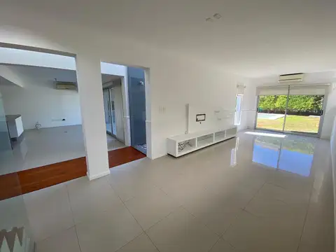 Imperdible oportunidad en Altos de Hudson 2 - Casa 5 ambientes