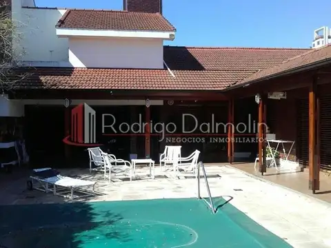 Casa 5 ambientes con 3 baños