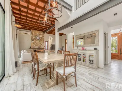 Casa 6 ambientes con 7 baños