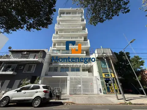 Departamento 2 ambientes con terraza propia en San Martín centro