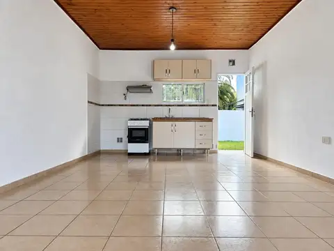 Casa en Alquiler con 1 cochera