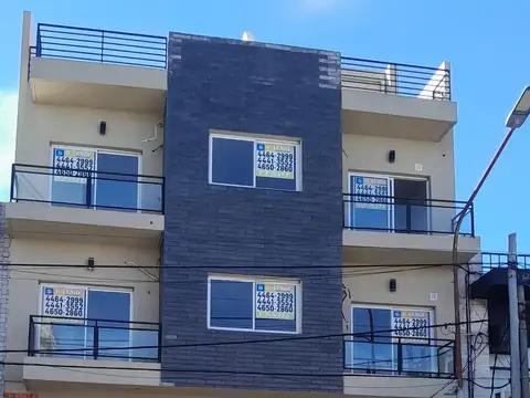 Dpto. de 2 amb. al frente con Terraza propia