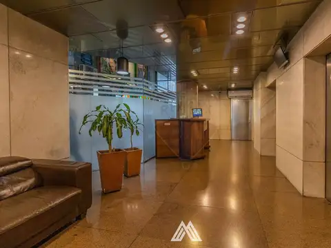 Venta oficina amplia y luminosa en el Centro