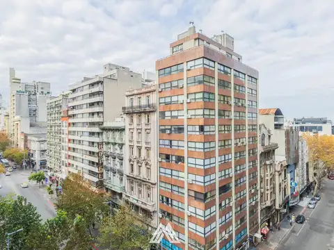 Venta oficina amplia y luminosa en el Centro