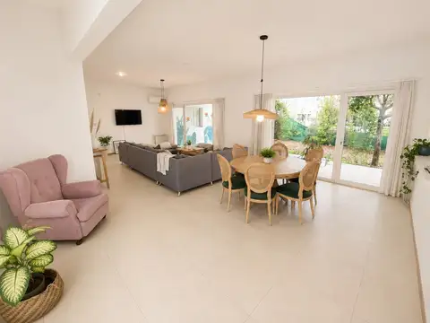 Casa en Venta en General Roca, USD 320.000
