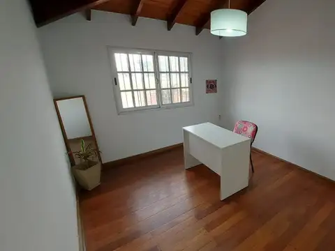 Depto Tipo Casa en Alquiler de 4 ambientes