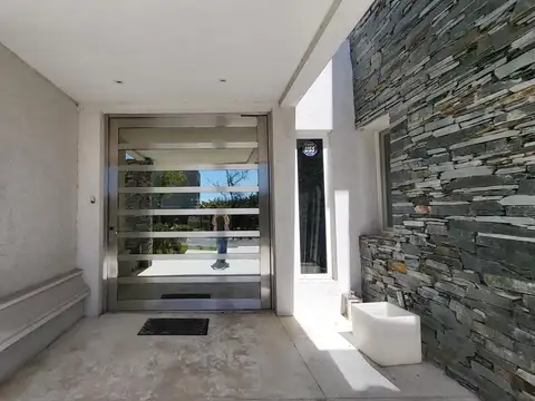 VENTA - Casa de lujo a la laguna en Alisos, Nordelta