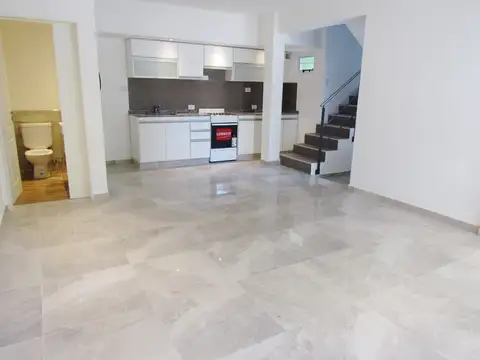 Depto Tipo Casa 2 ambientes con 2 baños