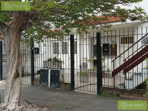 ALQUILER - PH planta baja al frente en Beccar Alto, 4 amb., jardín, galería y cochera