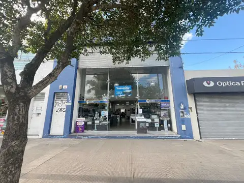 Local en alquiler en Los Hornos sobre avenida 137