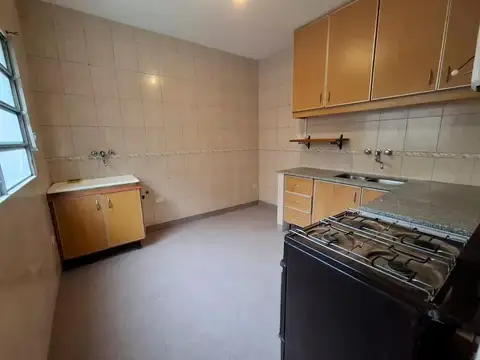   RESERVADO   2 AMB CON PATIO LUZ Y SOL SIN EXPENSAS
