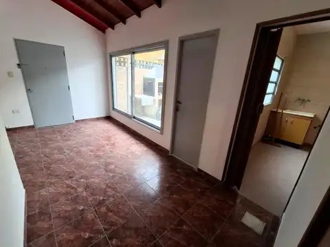 Depto Tipo Casa en Alquiler de 2 ambientes
