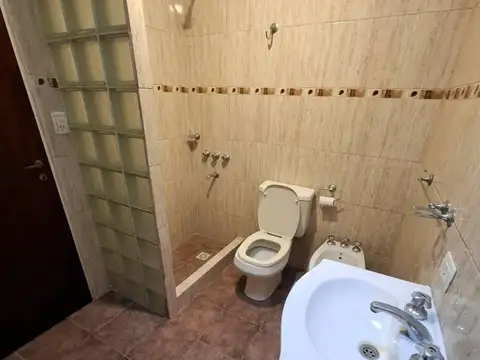   RESERVADO   2 AMB CON PATIO LUZ Y SOL SIN EXPENSAS