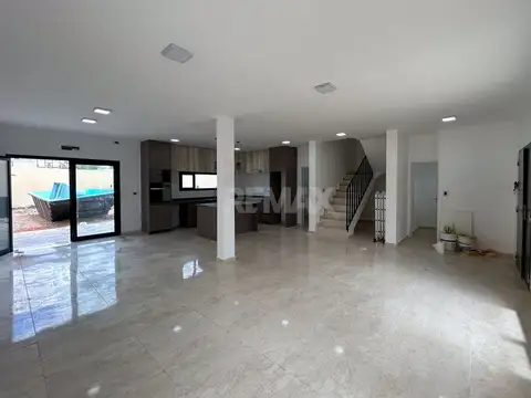 Casa 5 ambientes con 2 baños