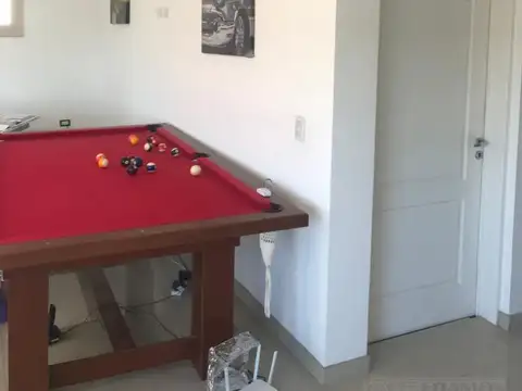 Casa 9 ambientes con 4 baños