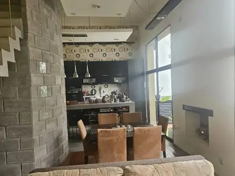 VENTA CASA DOS DORMIT VILLA DEL PARQUE C PATIO DIVINA UNICA!