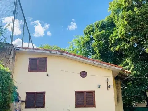 Casa en Venta con 3 cocheras