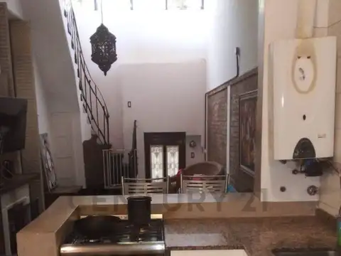 VENTA CASA 5 AMBIENTES EN PARQUE CHACABUCO - PATIO Y TERRAZA