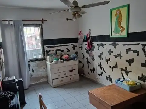 Casa 8 ambientes con 2 baños