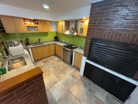 Casa en Venta con 3 cocheras