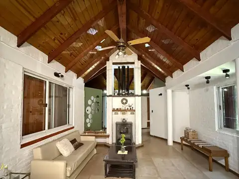 Casa quinta con pileta barrio Avambae