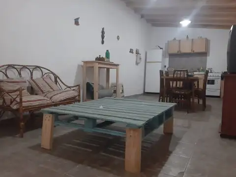 Casa 2 ambientes con 1 baño