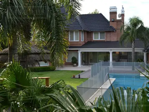 Casa en venta sobre lote interno en  La Celina, Maschwitz